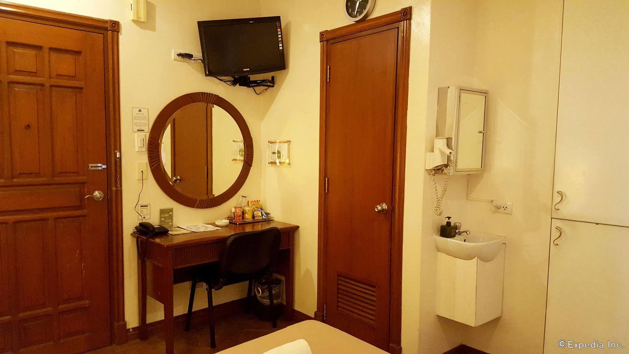 Avitel Hotel Makati City Exterior foto