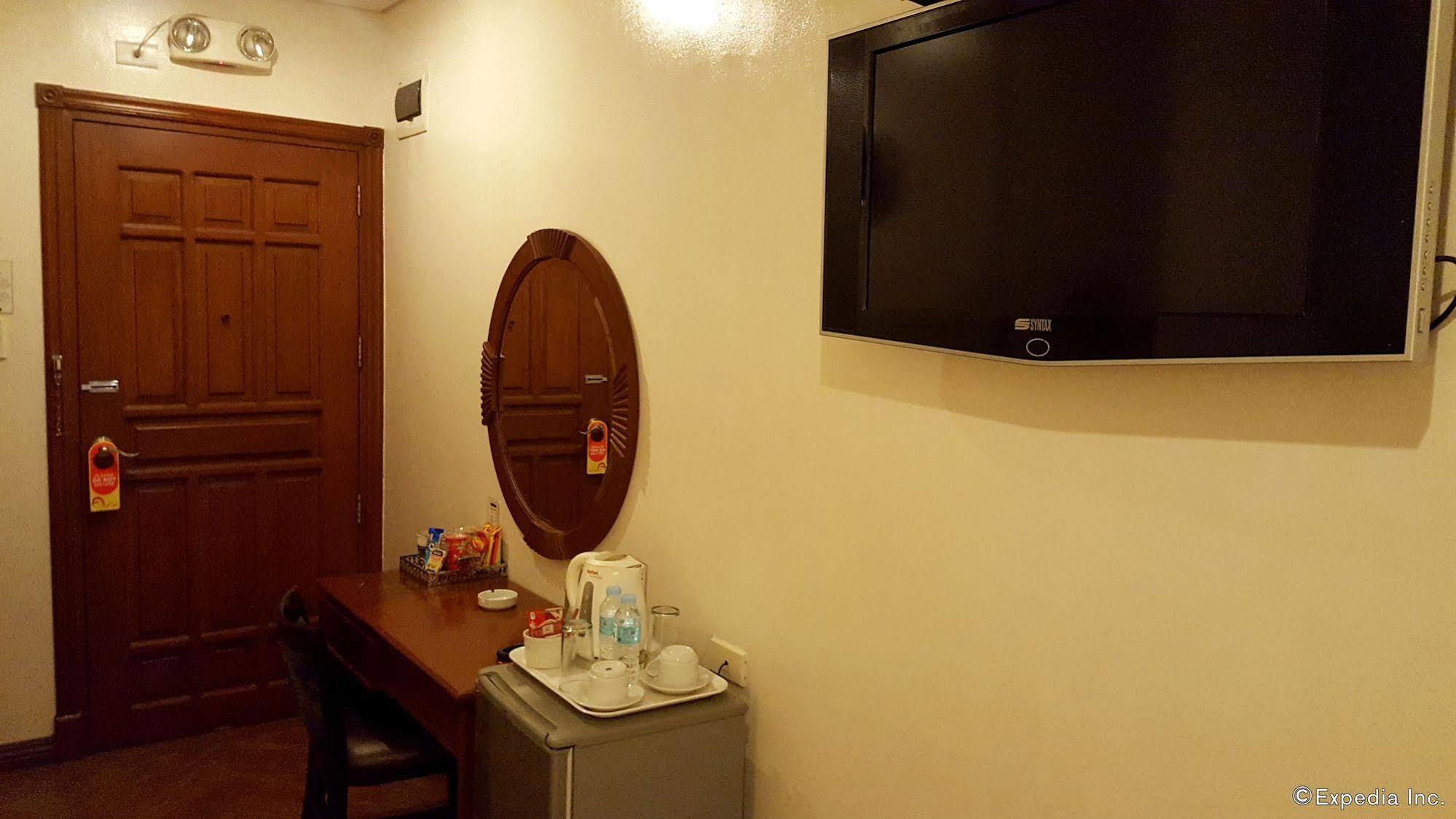 Avitel Hotel Makati City Exterior foto