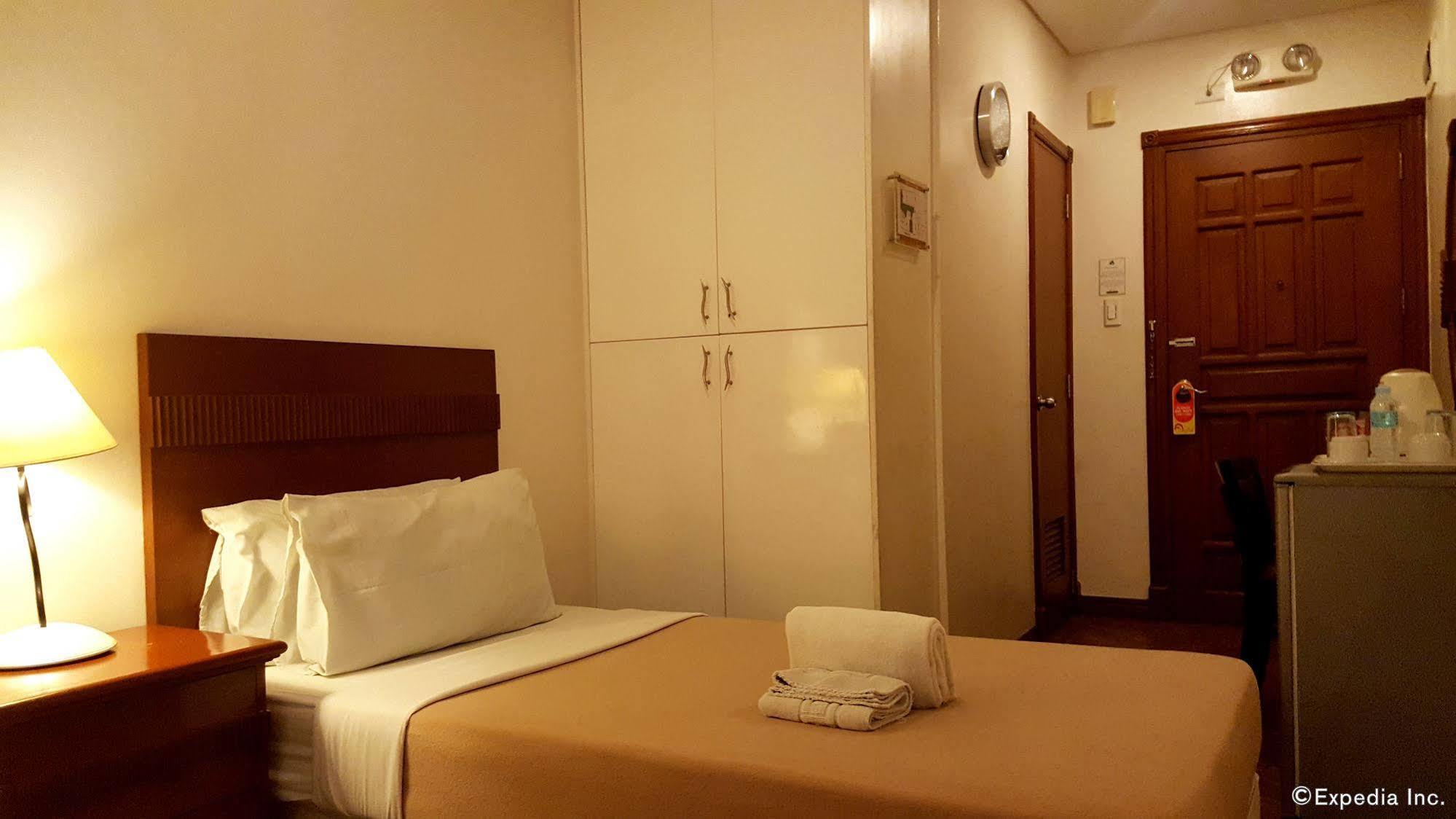 Avitel Hotel Makati City Exterior foto